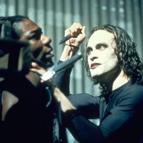 Vrána je americký film podle stejnojmenného komiksu uvedený v roce 1994. Během natáčení nešťastnou náhodou zahynul představitel hlavní role Brandon Lee, syn legendy Bruce Leeho.