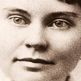 V srpnu 1892 zavraždila sekerou svého otce a nevlastní matku v domě ve Fall River, Massachusetts.