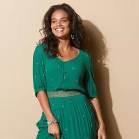 Maxi šaty zaručují pohodlí a přitom mohou být velmi elegantní. Trend letošního jara udělá radost spoustě žen.