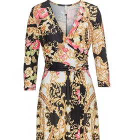 Pokud dáváte přednost pohodlí, tak klidně zvolte maxi šaty. S tímto vzorem rozhodně chybu neuděláte.