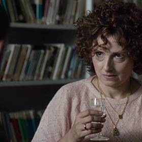 Příběh filmu se odehrává roku 1983. V jedné předměstské základní škole se potká ředitelka s rodiči dětí jedné z tříd.