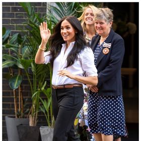 Meghan se umí obléknout i v konfekci, třeba od Marks and Spencer.