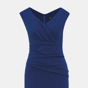 V těchto pouzdrových šatech můžete jít jak na ples, tak na pracovní schůzku. Rozhodně budete trendy. A to nejen stylem šatů, ale i jejich barvou.