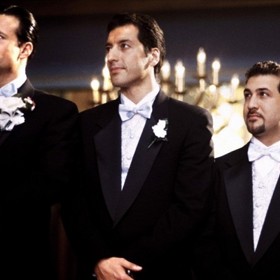 Ve filmu si zahrál i manžel Vardalosové, Ian Gomez.