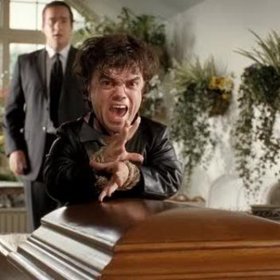 Z New Yorku přijíždí druhý syn Robert, úspěšný spisovatel, který se ale s Danielem nechce dělit o náklady na pohřeb. Dalším je jejich strýc se synem Troyem, který studuje farmacii a dcerou Marthou, která s sebou přivezla přítele Simona. 