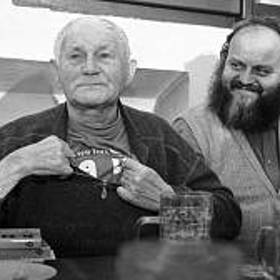 Bohumil Hrabal, rozený Bohumil František Kilian, byl český prozaik, jeden z nejvýznamnějších a nejosobitějších spisovatelů druhé poloviny 20. století. 