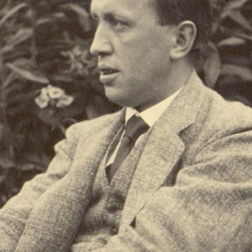 Karel Čapek byl český spisovatel, intelektuál, novinář, dramatik, překladatel a amatérský fotograf. Byl mladším bratrem malíře a spisovatele Josefa Čapka.