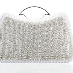 Zvolte psaníčko, které bude ladit s vašimi šaty, šperky či střevíčky. 