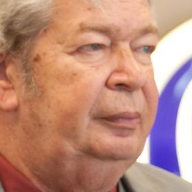 Zastavárnu Gold & Silver Pawn Shop založil v roce 1988 Richard “Old Man” Harrison. Zemřel ve věku 77 let v červnu 2018. Prohrál boj s Parkinsonovou nemocí.