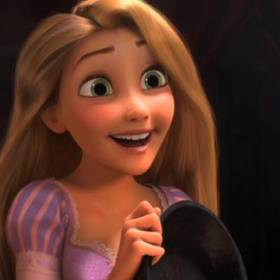 Na vlásku je animovaná hudební komedie plná efektů a dobrodružství o dívce, která má kouzelné vlasy zlaté barvy dlouhé víc než 70 stop.