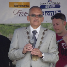 V horní komoře tak navázal na předchozí působení ve funkcích místopředsedy Senátu a předsedy Ústavně-právního výboru.