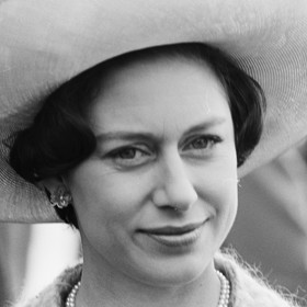 Margaret byla úplně jiná než Alžběta a být královnou by si jistě užila daleko víc než její sestra, jenže spíše ve století 19. nebo ještě dříve: sláva a pozornost by jí asi tolik nevadily a dávala by svou osobnost jinak na odiv, hřejíc se v „záři reflektorů“.