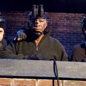 Staří a neklidní je komediální kriminálka, ve které hraje mimo jiné respektovaný herec Morgan Freeman. Film pojednává o hlídačích v muzeu, kteří se roznodnou ukrást oblíbené exponáty.