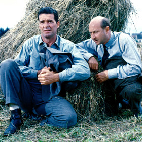 Přesto se již první den o útěk z tábora pokusí hned několik nováčků. 