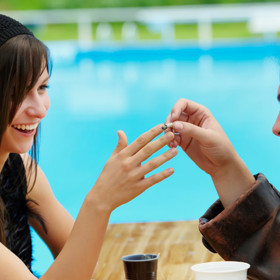 Režisér Martin Dolenský natočil komedii Můj vysvlečenej deník podle stejnojmenného knižního bestselleru, jehož údajnou autorkou je protagonistka dívčího čtiva, sedmnáctiletá gymnazistka Johana Rubínová, která se nezvykle otevřeně svěřuje se svými zážitky a životními eskapádami.