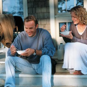 Do redakce dorazí dokonce další podobné dopisy. Theresa se pustí do pátrání a zjistí, že jejich autorem by mohl být jistý Garret Blake, který se živí opravami a stavbou jachet v jedné z rybářských vesnic v Severní Karolíně. 