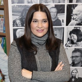 Nyní hraje v divadelních hrách: Světáci, Vztahy na úrovni, Do ložnice vstupujte jednotlivě!, Hvězdné manýry. Od listopadu 2017 se Mahulena Bočanová hraje v komedii Zamilovaný Sukničkář.