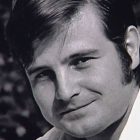 Společně s ním a s bratrem Jiřím pak v roce 1965 založili Divadlo Apollo, v roce 1967 odjeli společně na půl roku do Las Vegas ve státě Nevada v USA.