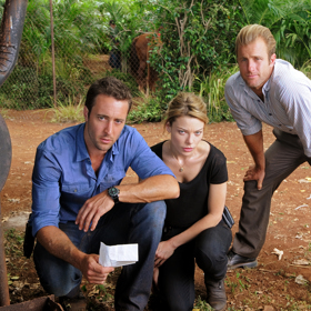 V roce 2012 musel Alex přerušit natáčení seriálu kvůli závislosti na lécích proti bolesti. Začal je užívat kvůli zranění ramene.