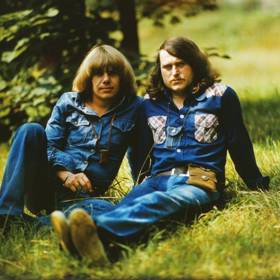 Jeho smrt nebyla nikdy zcela objasněna a je opředena řadou záhad. Spekuluje se o několika verzích. Mohlo se jednat o úkladnou vraždu zosnovanou Státní bezpečností. Zpěvák také mohl být pod vlivem marihuany, mohl se utopit kvůli Ivě Janžurové.