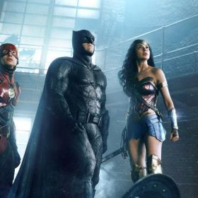 Kdysi Atlanťané, Amazonky a lidé spojili své síly a krychle si rozdělili.