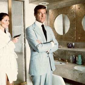 Tato bondovka je poslední v produkci Harryho Saltzmana.