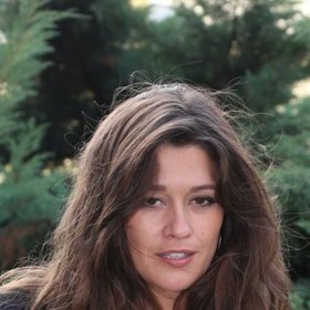 Po ukončení školy se začala naplno věnovat modelingu.