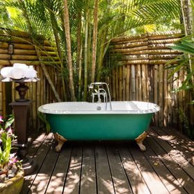 V současné době se vila pronajímá prostřednictvím Airbnb.com za 6207 dolarů (téměř 160 tisíc korun) za noc.