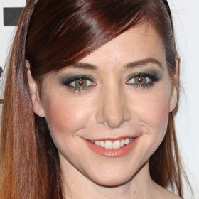 Alyson Hannigan (*24. března 1974) zazářila mimo jiné v sitcomu Jak jsem poznal vaši matku, ale do hříšných snů puberťáků se dostala hlavně díky roli nemravné flétnistky ve filmech Prci, prci, prcičky.