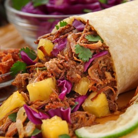 Kombinace ananasu s masem bývá mnohdy zatracovaná. Přitom je to škoda, protože ananas dodává masovým pokrmům svěží a lahodnou chuť. 