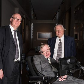 Rodiče se z Londýna do Oxfordu přechodně přestěhovali před jeho narozením, aby se vyhnuli následkům bombardování města během druhé světové války.