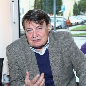 Na podzim roku 1963 se společně s bratrem Jiřím spolupodíleli na činnosti klubu a kapele Olympic ve Spálené ulici, měli za sebou práci v Karlínském kulturním kabaretu (přezdívaný Karkulka) vedeném Jiřím Brabcem.