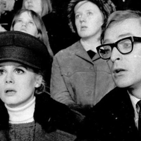 S Michaelem Cainem při natáčení filmu Billion Dollar Brain v roce 1967