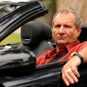 Když si tvůrci Christopher Lloyd a Steven Levitan vyprávěli příběhy o svých rodinách, uvědomili si, že by jejich příběhy mohly sloužit jako základ pro televizní seriál.