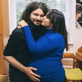 Ewa Farna během těhotenství s manželem Martinem Chobotem.