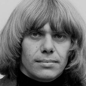 Byl oblíben i u starších spolužáků s nimiž budoval na škole zájmovou kytarovou skupinu. Poté začal navštěvovat střední odborné učiliště, ale studium na instalatéra nedokončil. V době studia byl po srpnu 1968 zadržen kvůli podezření z účasti na podvodu a umístěn do zadržovací vazby, kde se pokusil o demonstrativní sebevraždu, aby byl dříve propuštěn.