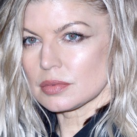 Fergie Duhamel nebo Fergie (*27. března 1975) je americká zpěvačka působící ve skupině The Black Eyed Peas. Její "liščí" oči působí na muže jako magnet.