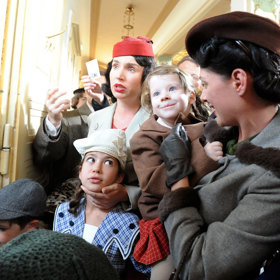 Hlavní protagonista, sir Nicholas Winton (19. 5. 1909 – 1. 7. 2015), se o svém činu více než půl století nikomu nezmínil, dokonce ani své manželce. Nyní je příběh záchranné akce známý po celém světě.