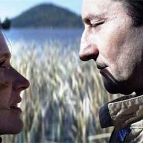 David Wozniak (Vince Vaughn) patří mezi armádu singles, táhne mu na čtyřicet, životem se protlouká v mikině a teniskách a nechybí mu vlastně nic kromě zodpovědnosti a jakýchkoliv ambicí.