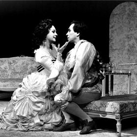 V Nebezpečných vztazích (1988) si zahrála intrikánskou markýzu de Merteuil po boku Františka Němce