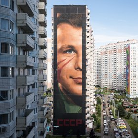 Po návratu z letu do vesmíru se stal hrdinou Sovětského svazu a oslavovanou světovou celebritou.