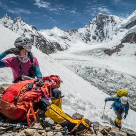 Její výstup na „Ká Dvojku“ představuje nejen nebývalý sportovní výkon a úspěch, ale ukazuje i příběh nezdolné vůle, touhy a úsilí dosáhnout vysněného cíle. 