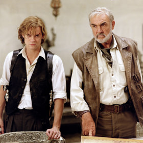 Záběry ze savany se natáčely kousek za Prahou.