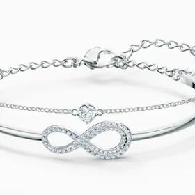 Náramkem můžete doplnit elegantní hodinky.