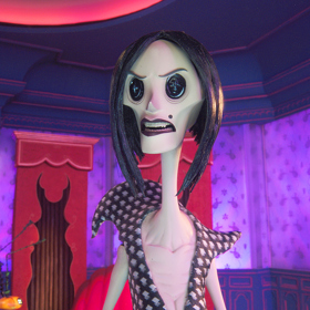 Jedenáctiletá Koralína Jonesová je zvědavé a neposedné děvče.