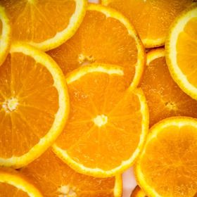 Mimo to obsahují pomeranče také ​​vitamin A, který pomáhá udržovat kožní membrány zdravé.