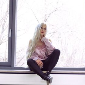 Psychická porucha může postihnout každého z nás. Přestože se vyskytují jen zřídka, v praxi můžeme zažít i syndromy, které projevy a chování člověka, myšlení i postoj ke svému okolí posouvají daleko za hranice normálnosti. Takovým je i syndrom Alenky v říši divů, ale zdaleka není jediný.