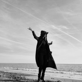 Dříve byla synestezie považována za raritu, výmysl nebo projev intoxikace, současné výzkumy ukazují, že je vlastní mnohým z nás.