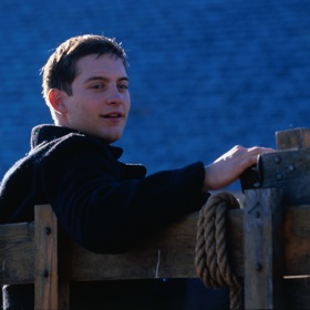 Tobey Maguire získal roli ve filmu jen díky tomu, že ji odmítl jeho nejlepší kamarád Leonardo DiCaprio.