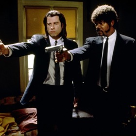 Pulp Fiction: Historky z podsvětí patří mezi kultovní filmy 90. let a na některé scény nebo postavy odkazují tvůrci dodnes.